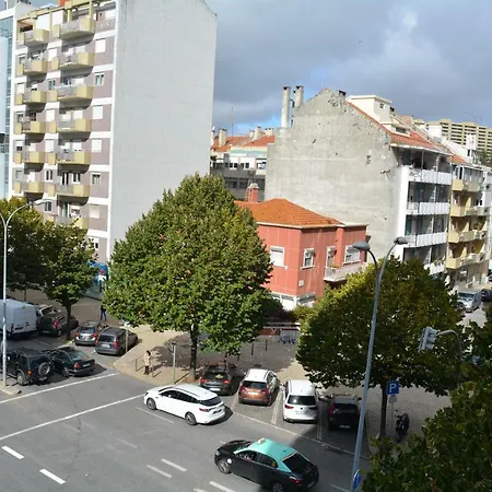 Color Your Day Bordalo Pinheiro Apartamento *